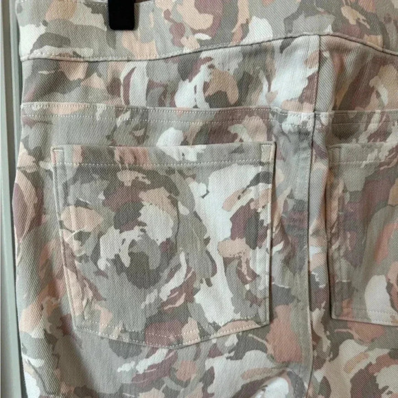 SPANX BLUSH BLOOM Jeanish Leggings Floral Pink and Grey Skinny, Size Large - Picture 6 of 10